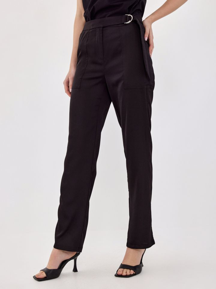 מכנסיים סטן כיסים בצבע שחור