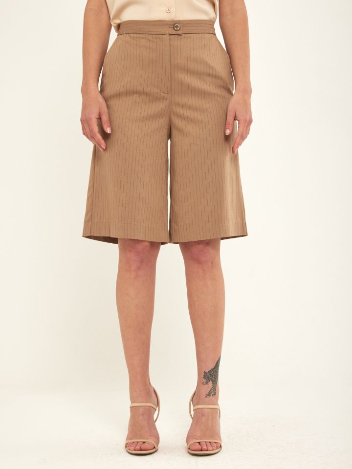 מכנסי פסים ברך בצבע קאמל