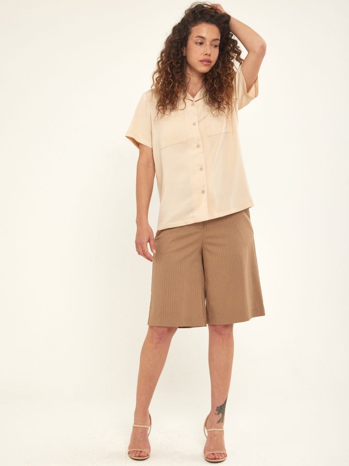 מכנסי פסים ברך בצבע קאמל