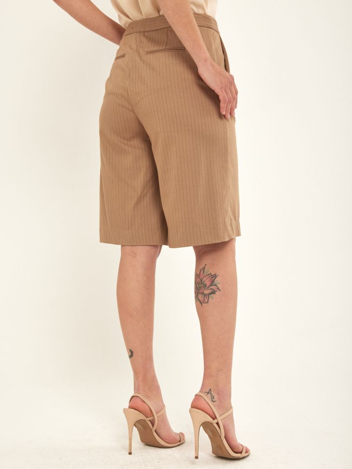 מכנסי פסים ברך בצבע קאמל