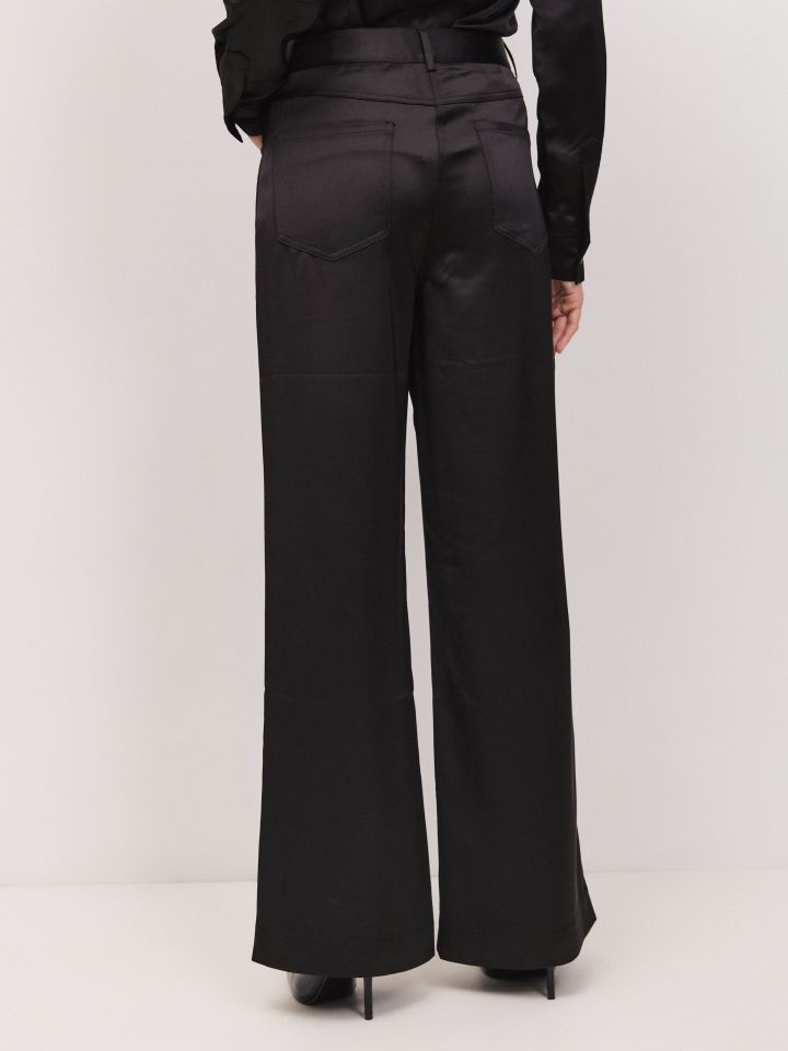 מכנסיים סטן LIAT בצבע שחור