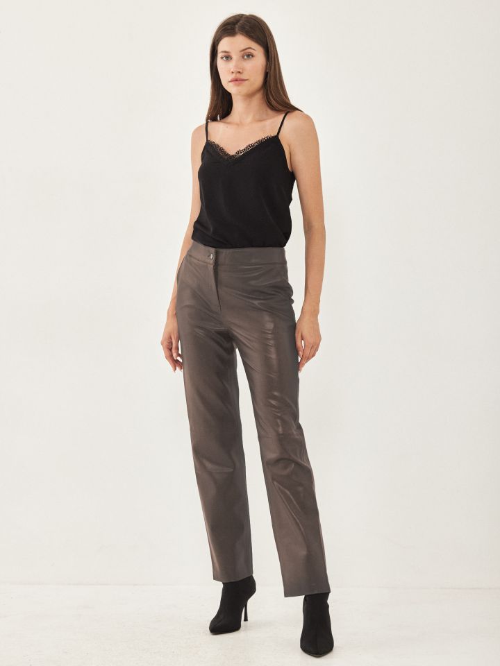 מכנסי דמוי עור בצבע מוקה