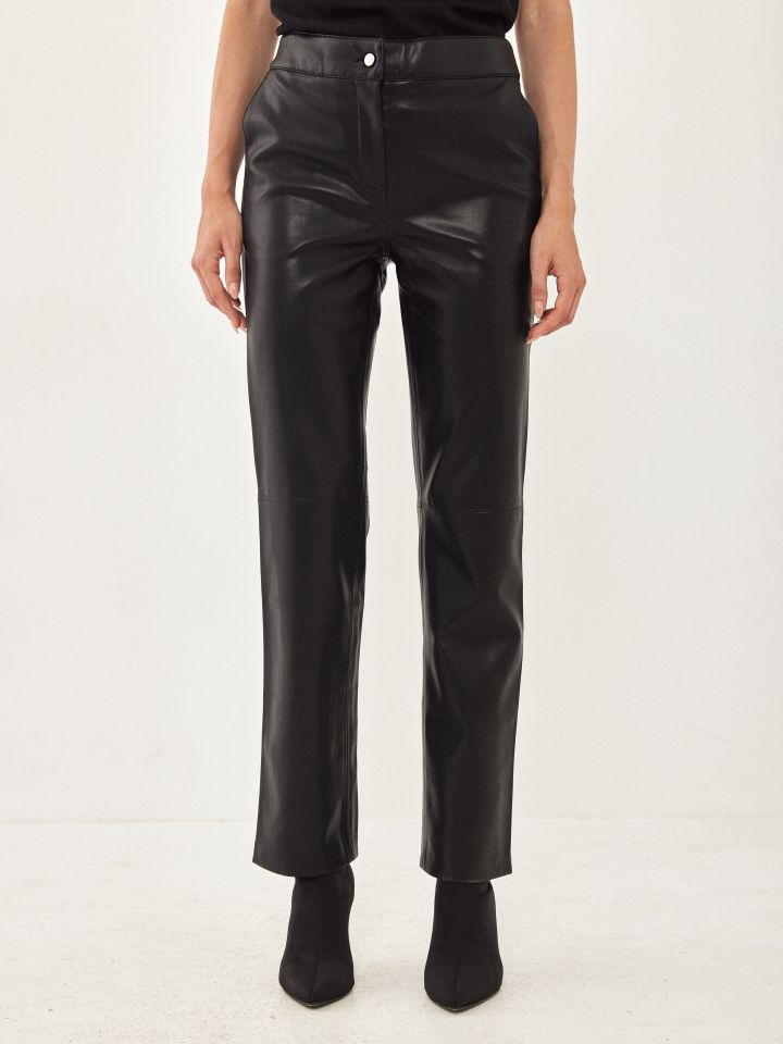 מכנסי דמוי עור בצבע שחור