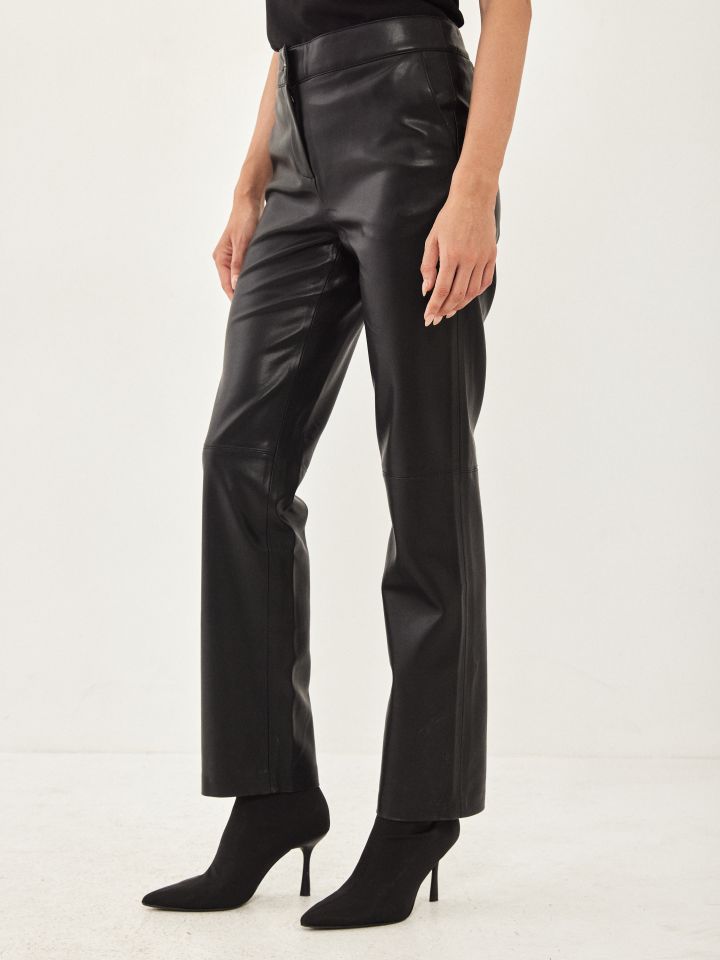 מכנסי דמוי עור בצבע שחור