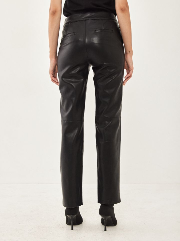 מכנסי דמוי עור בצבע שחור