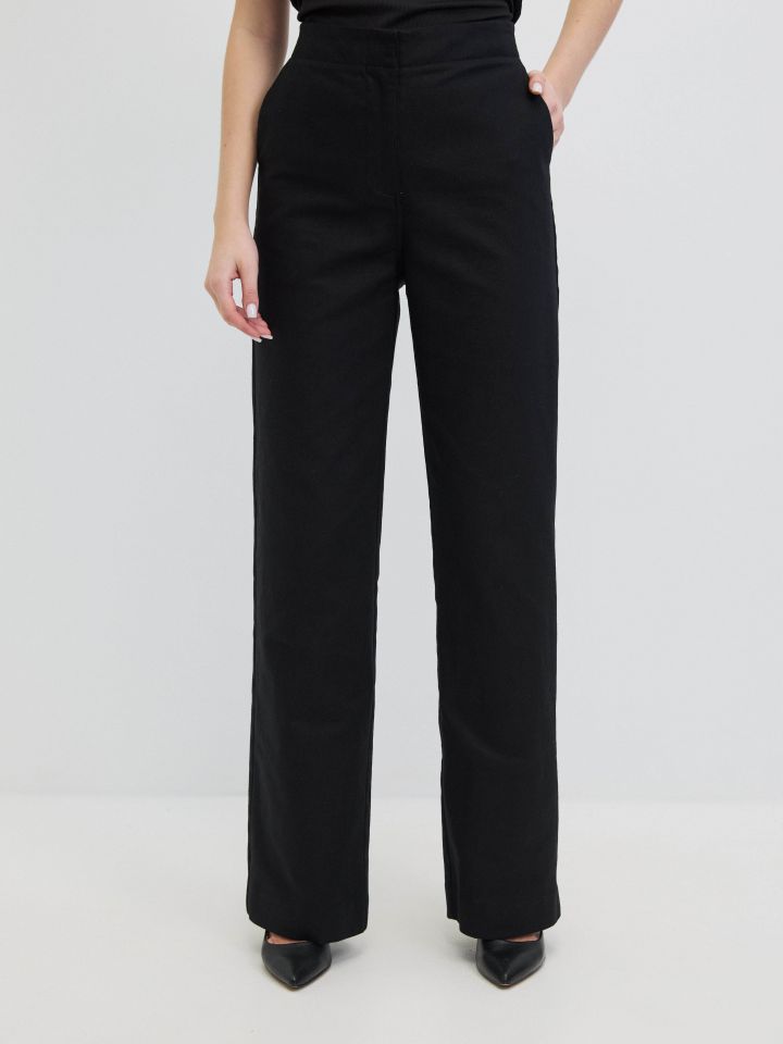 מכנסיים גומי בגב בצבע שחור