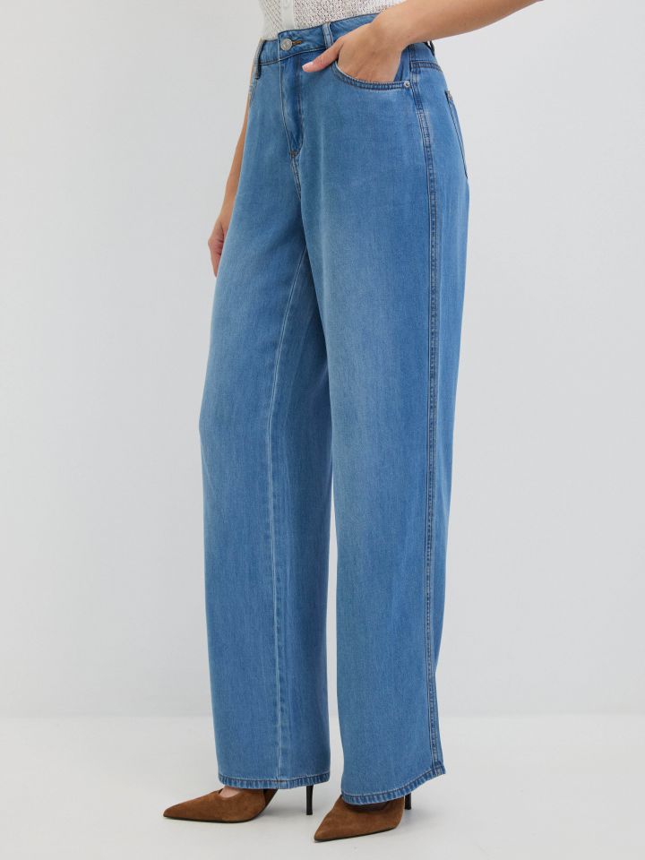 מכנסים ג’ינס טנסל בצבע ג’ינס בהיר