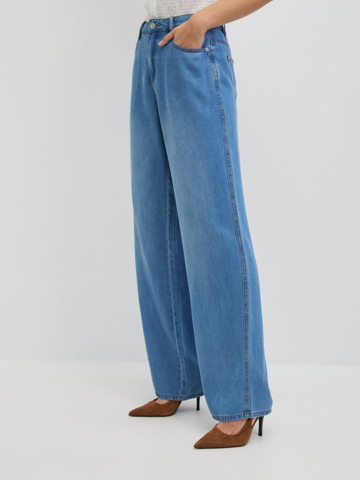 מכנסים ג’ינס טנסל בצבע ג’ינס בהיר