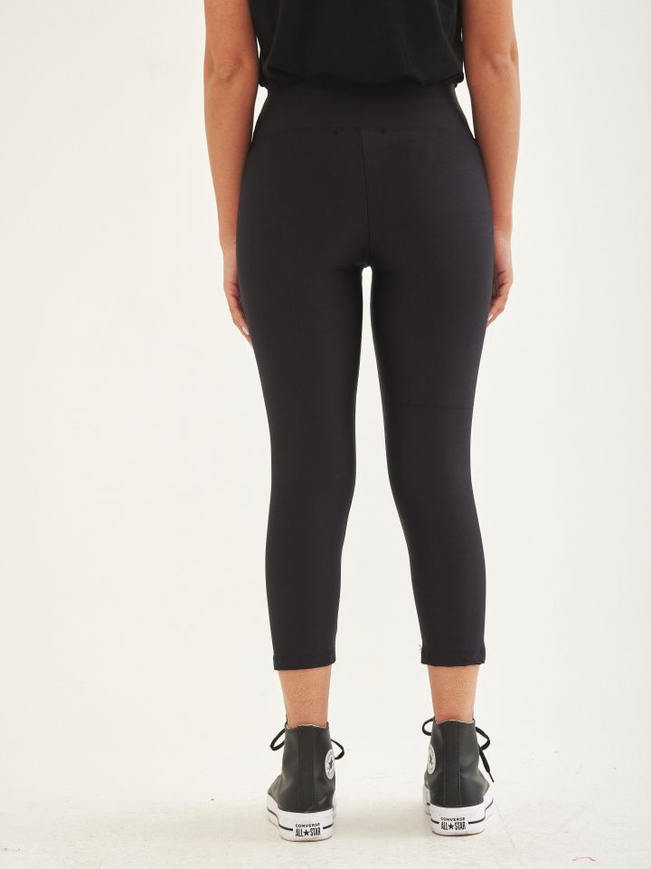 מכנסי טייץ PROMO 7/8 BODY בצבע שחור