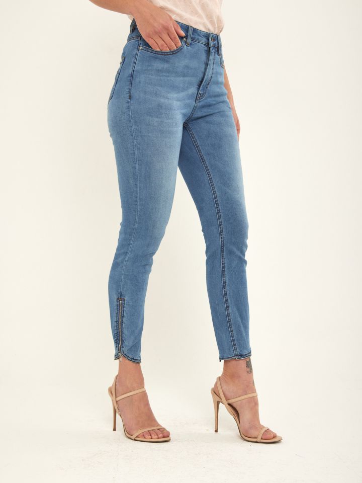 מכנסי ג’ינס רוכסנים PROMO בצבע ג’ינס בהיר