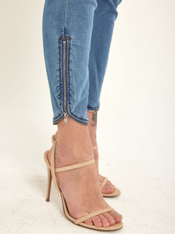 מכנסי ג’ינס רוכסנים PROMO בצבע ג’ינס בהיר