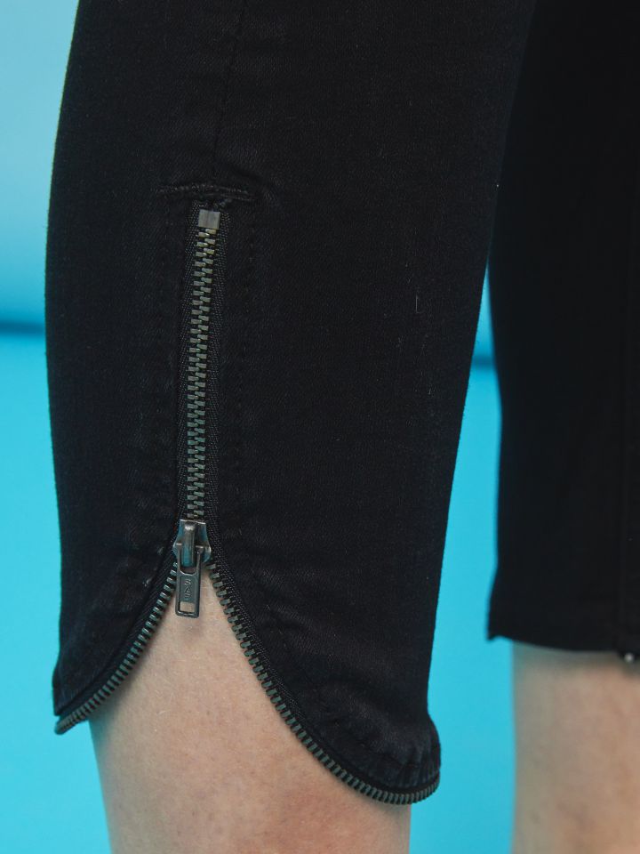 מכנסי ג’ינס רוכסנים PROMO בצבע ג’ינס שחור