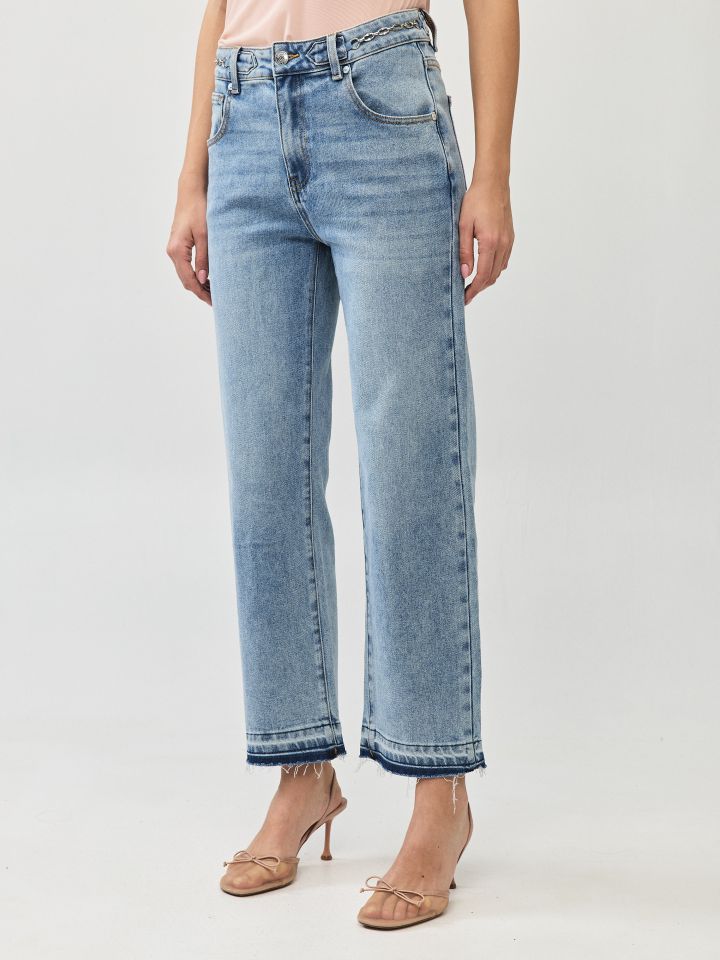 מכנסיים ג’ינס 7/8 אבזמים בצבע ג’ינס בהיר