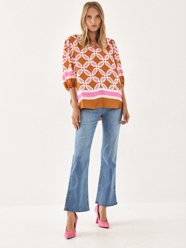 מכנסי ג’ינס שליץ צד בצבע ג’ינס בהיר