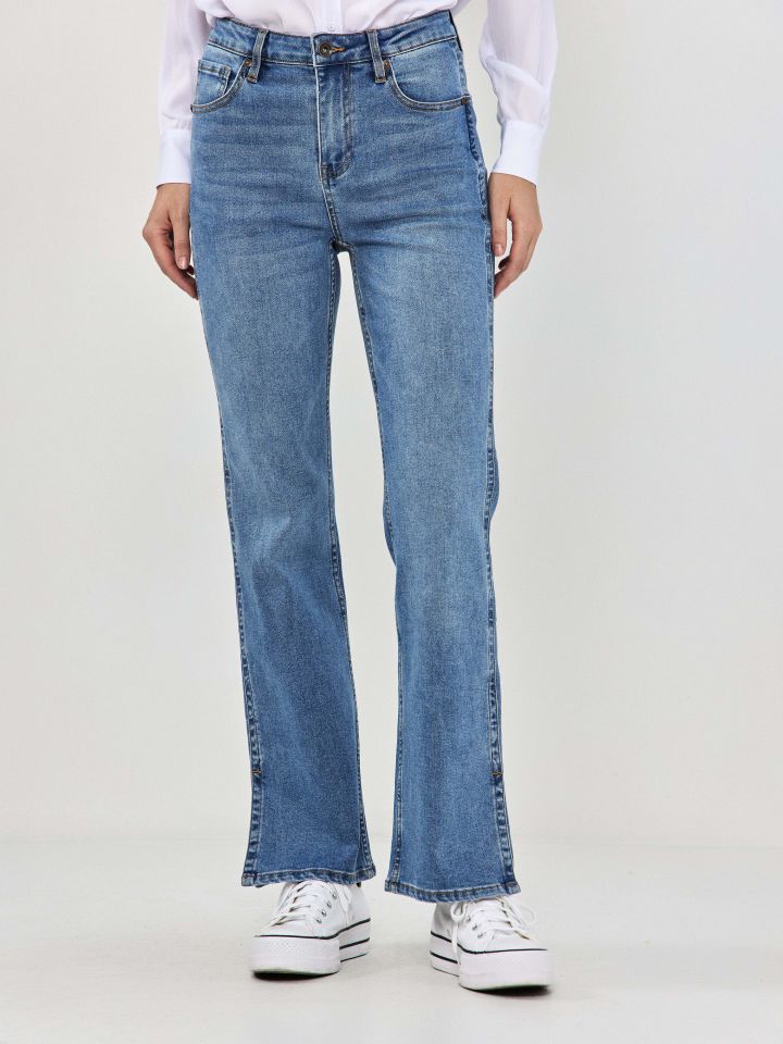 מכנסיים ג’ינס שליץ צד PROMO בצבע ג’ינס בהיר