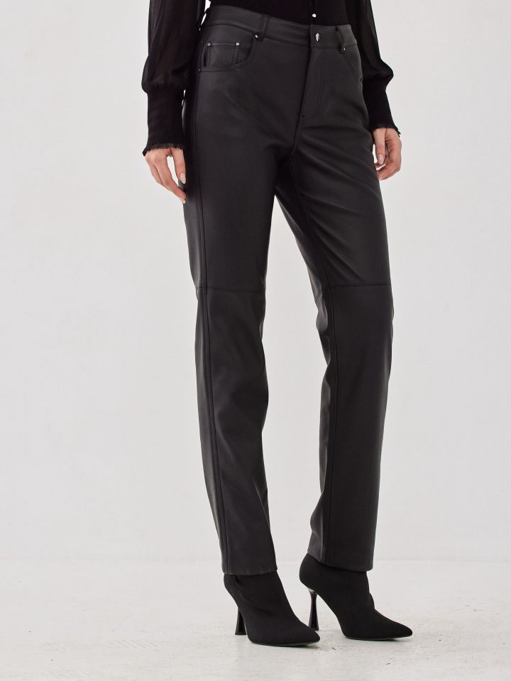 מכנסי דמוי עור כיסים בצבע שחור