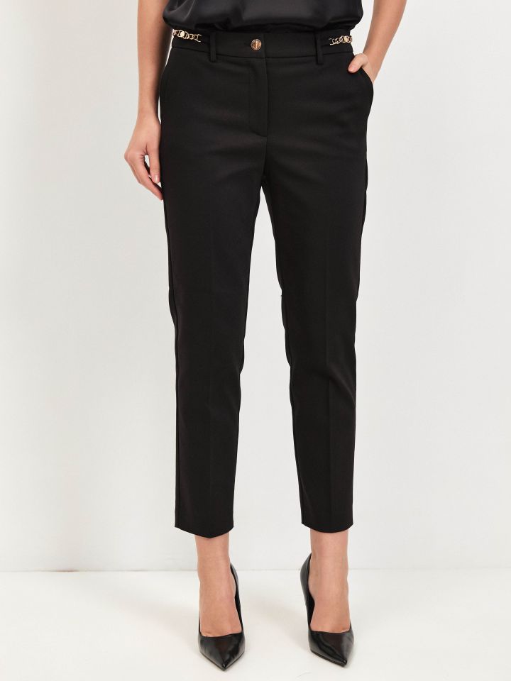 מכנסיים 7/8 אבזמים בצבע שחור