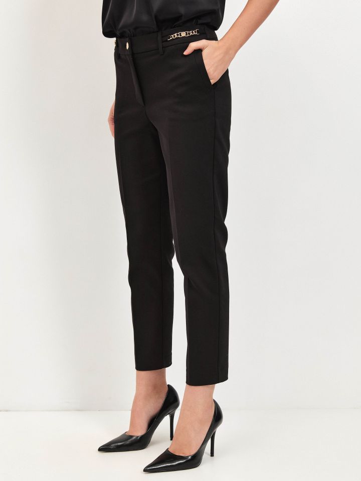 מכנסיים 7/8 אבזמים בצבע שחור