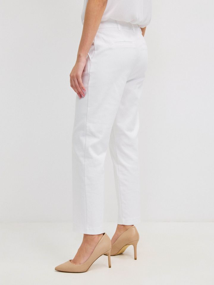 מכנסיים 7/8 אבזמים בצבע לבן