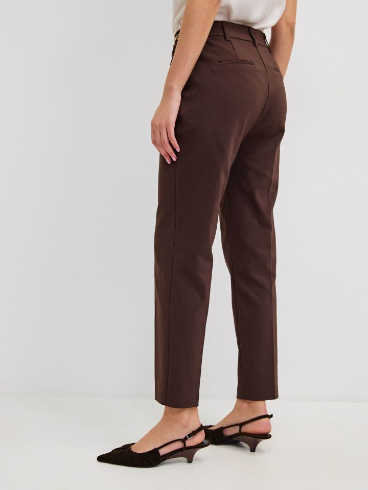 מכנסיים 7/8 אבזמים בצבע חום