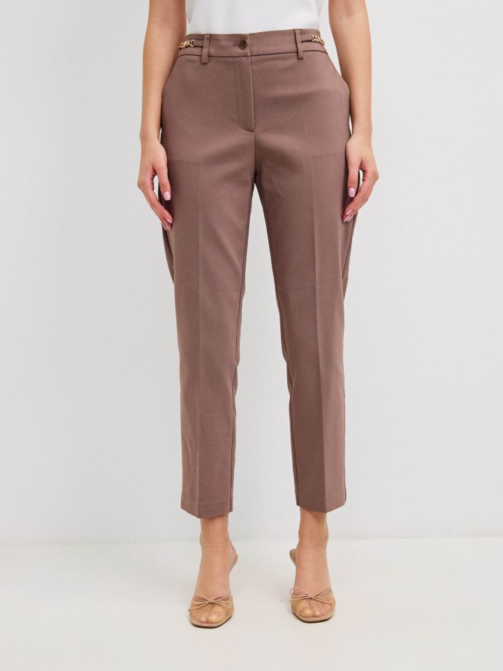 מכנסיים 7/8 אבזמים בצבע שוקו