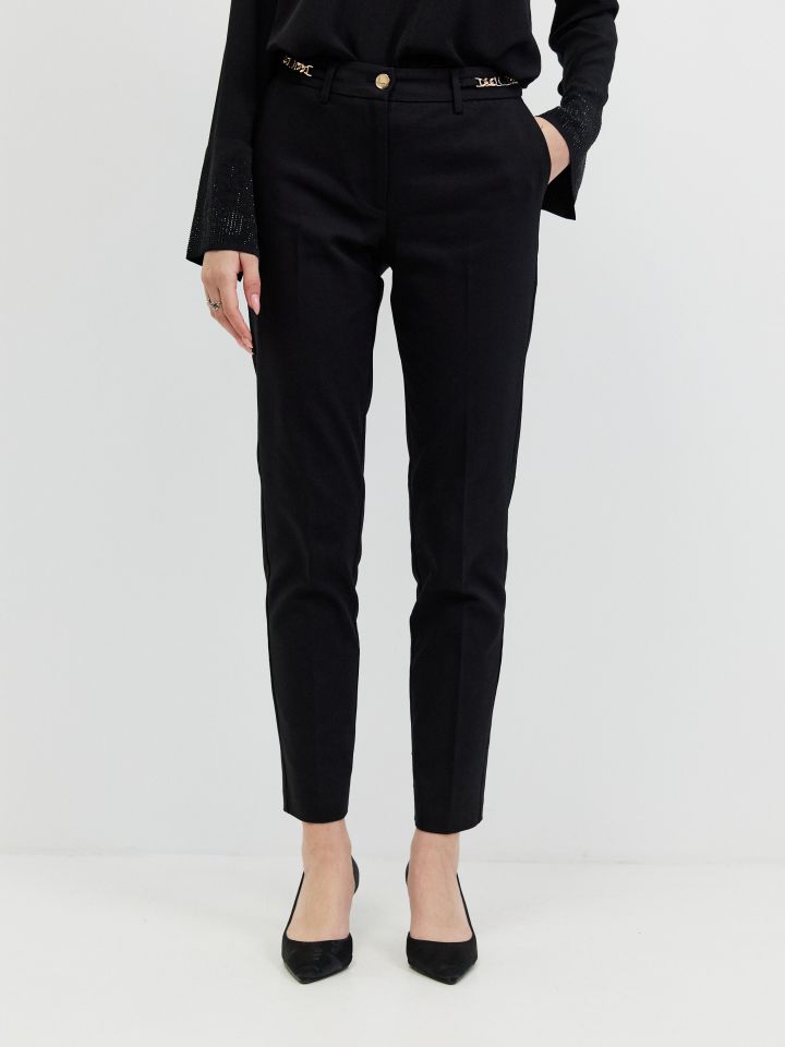 מכנסיים 7/8 אבזמים בצבע שחור