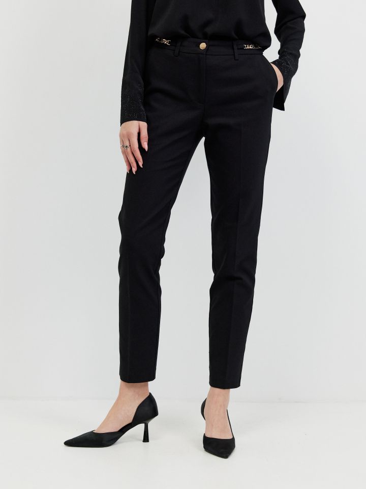 מכנסיים 7/8 אבזמים בצבע שחור