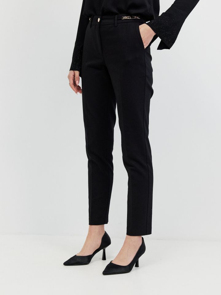 מכנסיים 7/8 אבזמים בצבע שחור