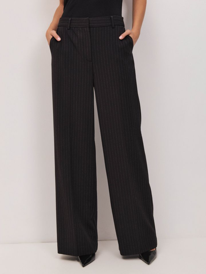 מכנסיים פסים מתרחב בצבע שחור