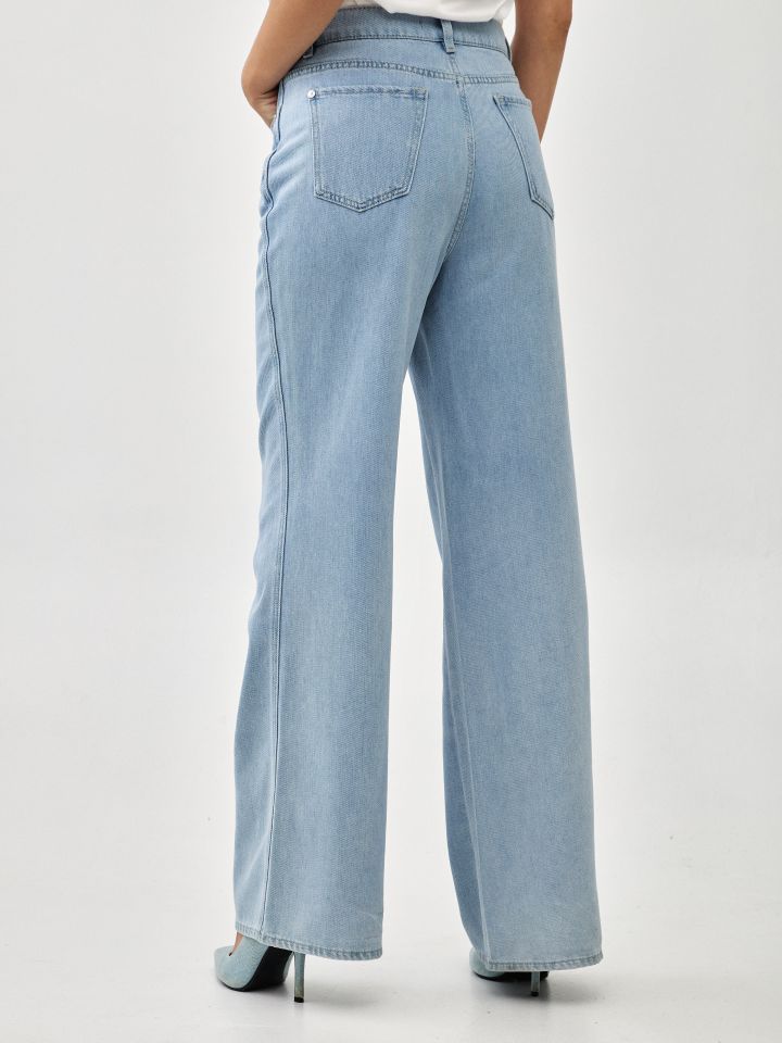 מכנסיים ג’ינס דיאגונל בצבע ג’ינס בהיר