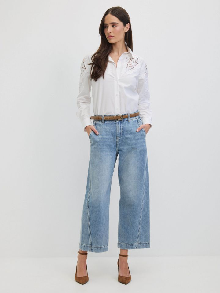 מכנסיים ג’ינס 7/8 מתרחב בצבע ג’ינס בהיר