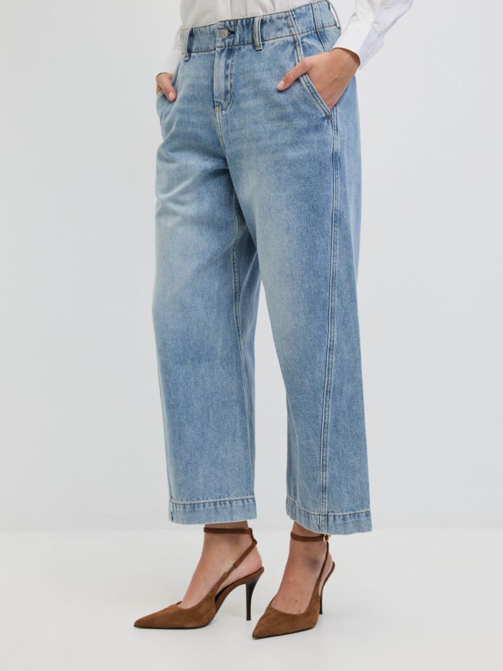 מכנסיים ג’ינס 7/8 מתרחב בצבע ג’ינס בהיר