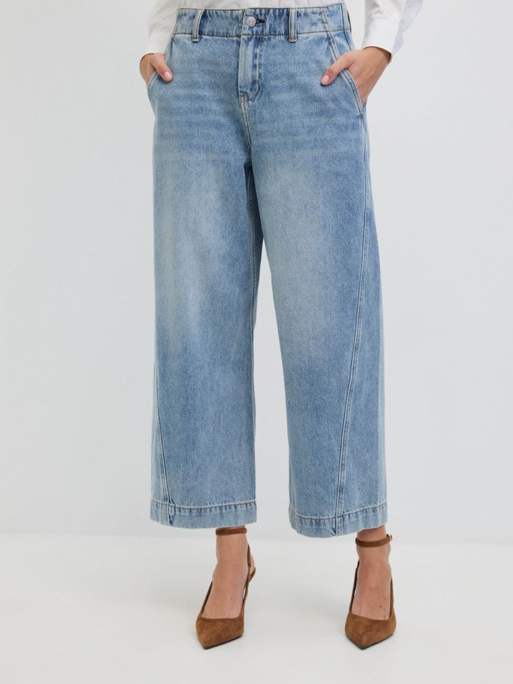 מכנסיים ג’ינס 7/8 מתרחב בצבע ג’ינס בהיר