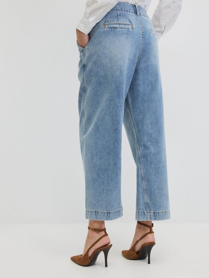 מכנסיים ג’ינס 7/8 מתרחב בצבע ג’ינס בהיר