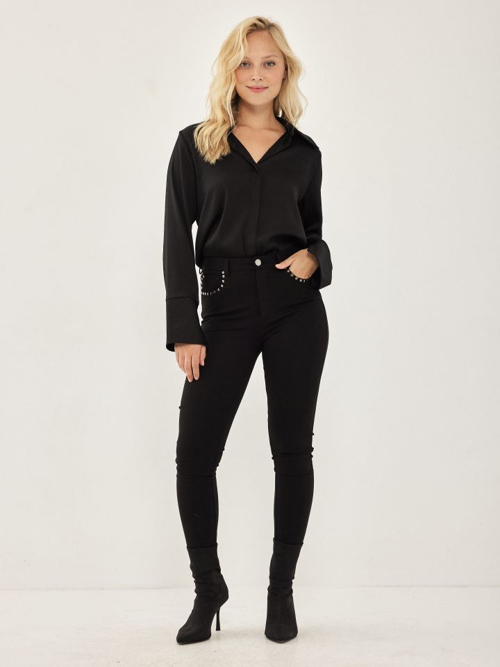 מכנסי מילנו כיסים וניטים בצבע שחור