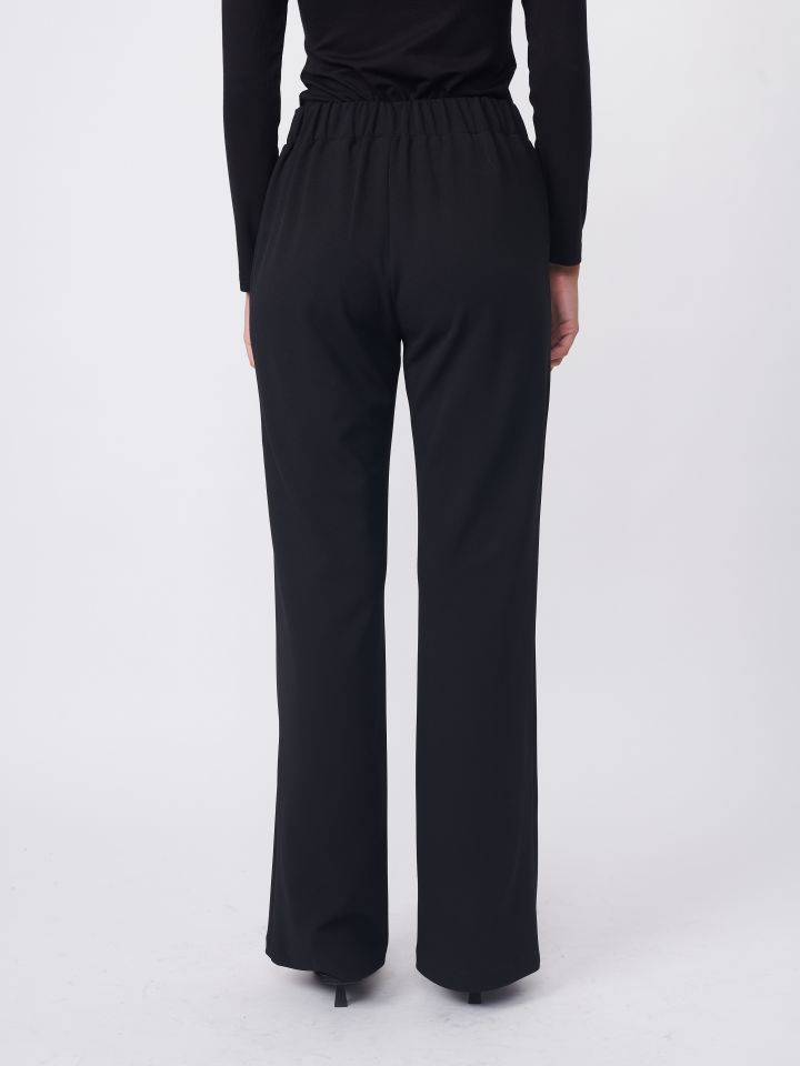 מכנסי סקובה כפתורי זהב בצבע שחור