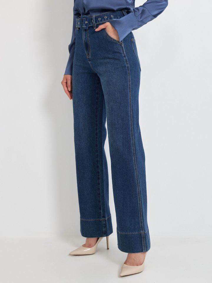 מכנסיים ג’ינס חגורה בצבע ג’ינס