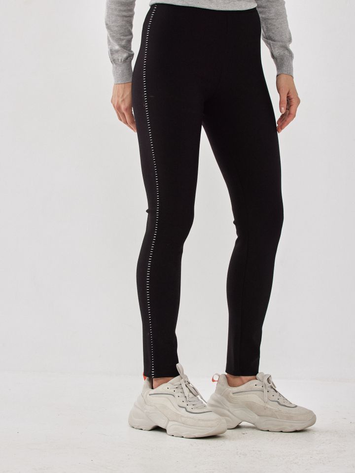 מכנסי מילנו תיפורים בצבע שחור