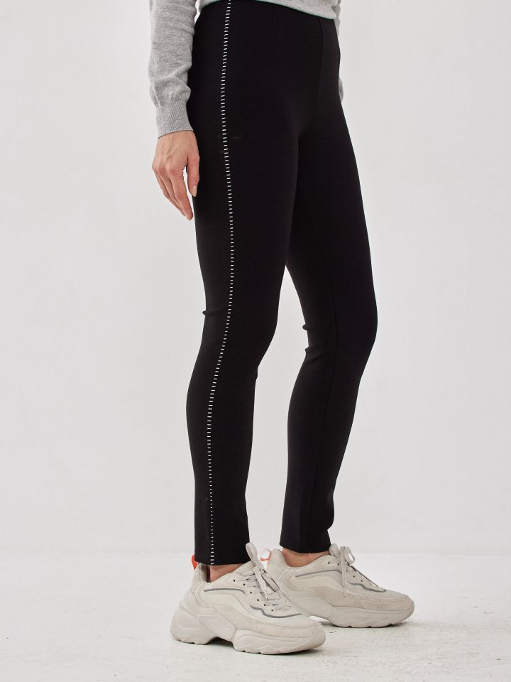 מכנסי מילנו תיפורים בצבע שחור