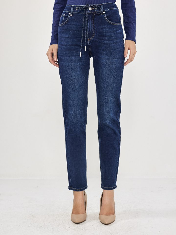 מכנסיים ג’ינס גומי בגב PROMO בצבע ג’ינס כהה