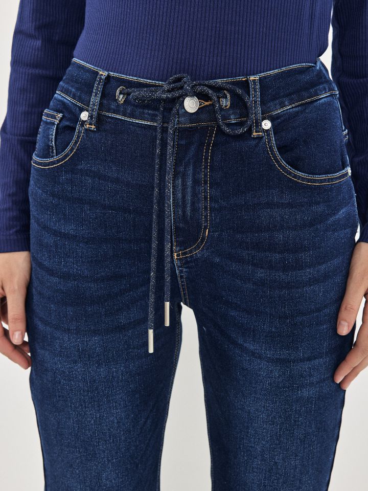 מכנסיים ג’ינס גומי בגב PROMO בצבע ג’ינס כהה