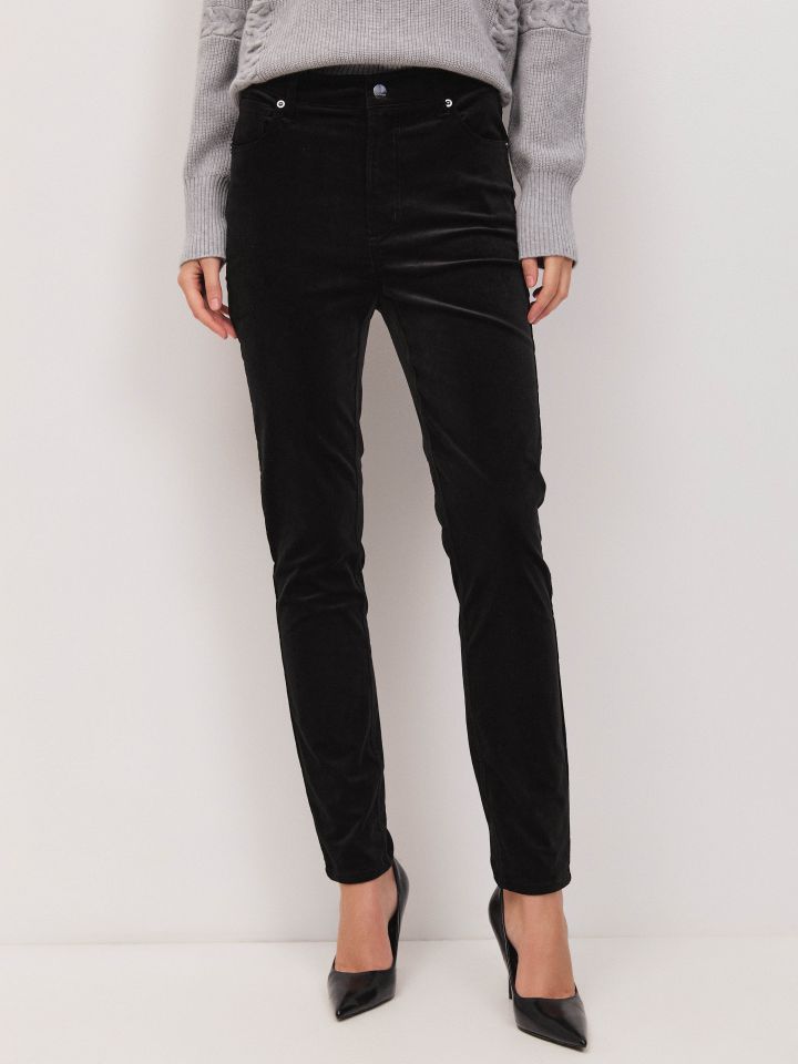 מכנסיים קטיפה סקיני בצבע שחור