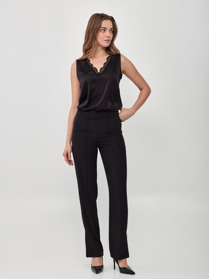 מכנסיים כיסי צד + שליצים בצבע שחור