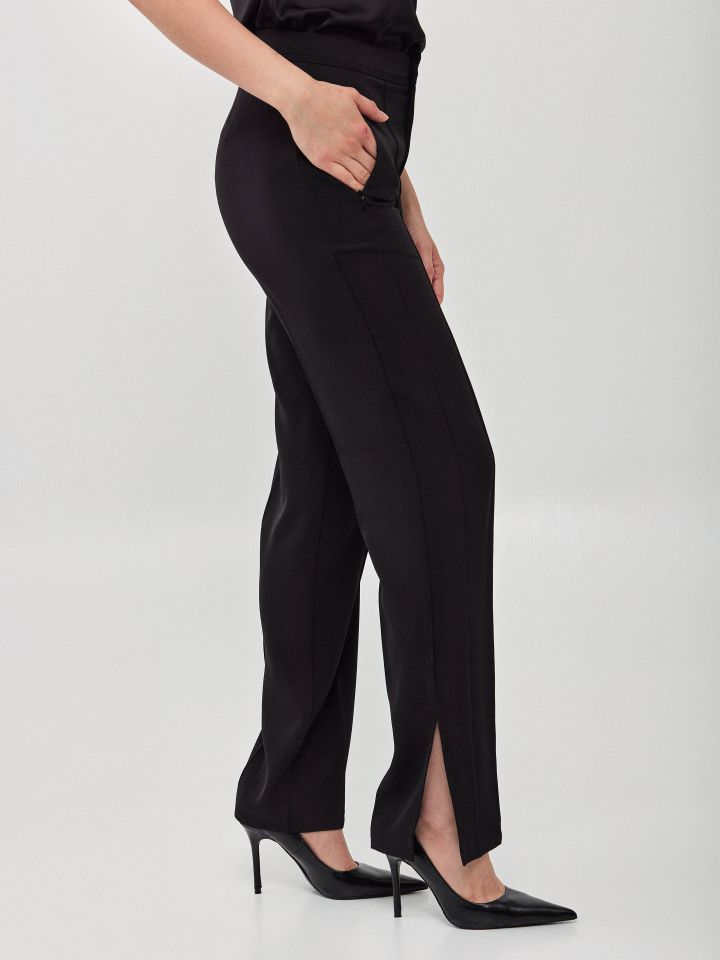 מכנסיים כיסי צד + שליצים בצבע שחור