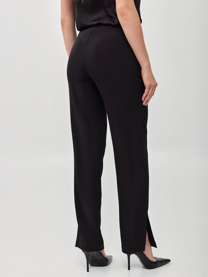 מכנסיים כיסי צד + שליצים בצבע שחור