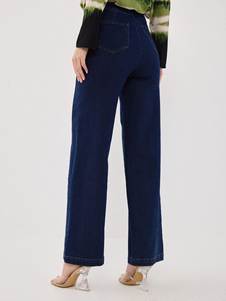 מכנסיים ג’ינס כפתורים בצדדים בצבע ג’ינס כהה