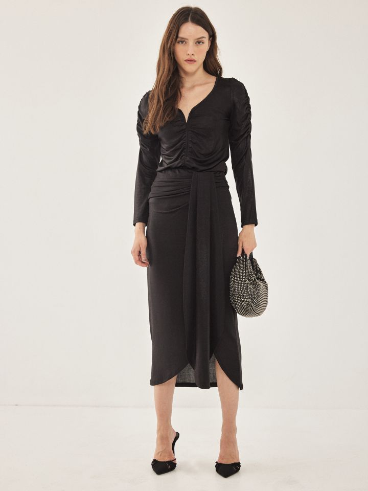 חצאית וולן בצבע שחור