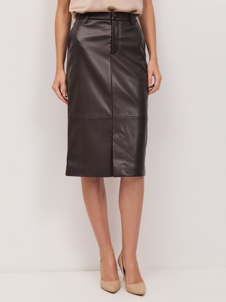 חצאית דמוי עור + כיסים בצבע חום