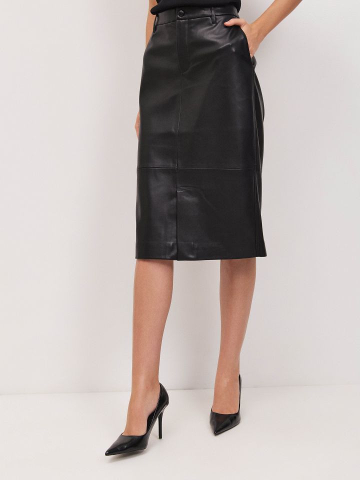 חצאית דמוי עור + כיסים בצבע שחור