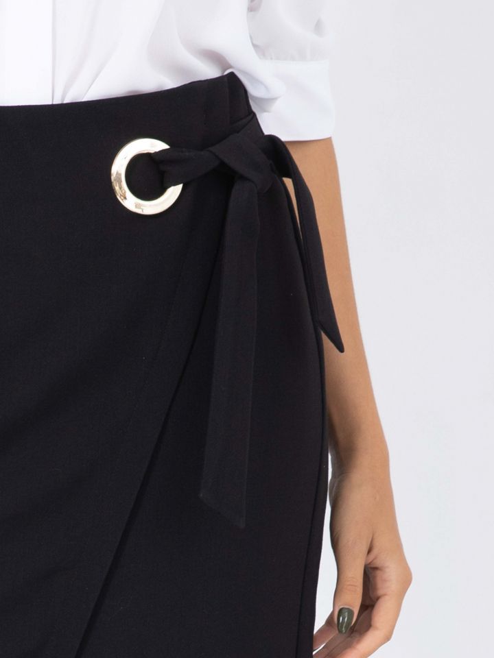 חצאית לולאה קשירת צד בצבע שחור